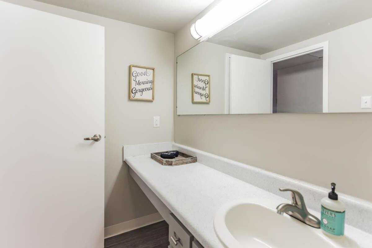 Cozy Memphis Apartment In Downtown High-Rise מראה חיצוני תמונה
